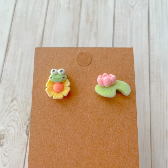 🖤 Fuzzy Frog, Flower, and Lilypad Studs - Picture 4 of 5